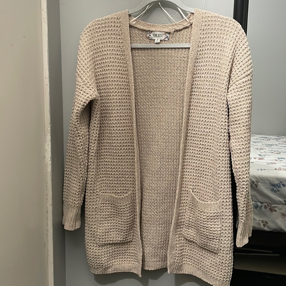 Pink rose cardigan, size M , color Beige.